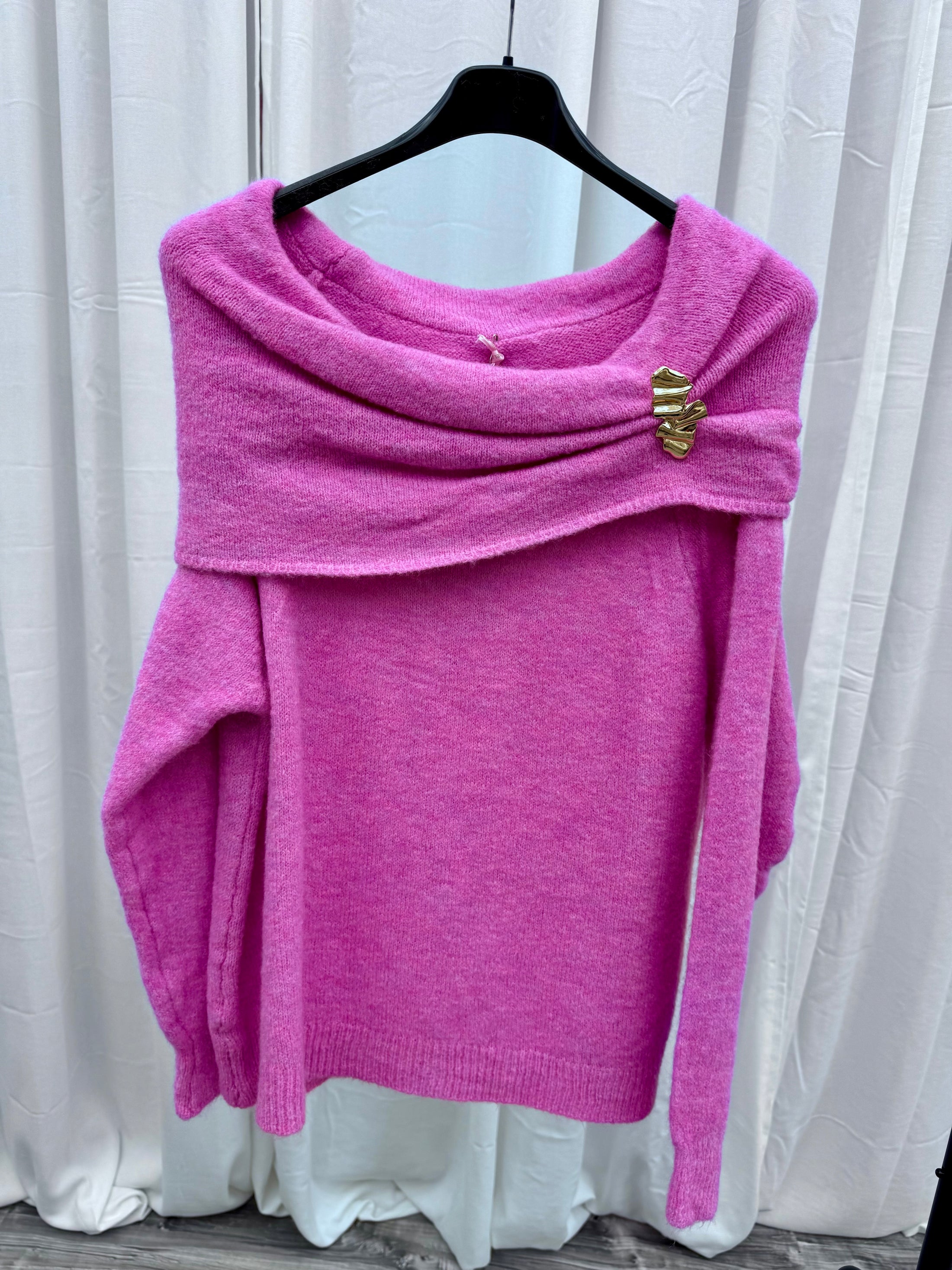 Strickpullover mit Brosche Gr. 34-44.  115