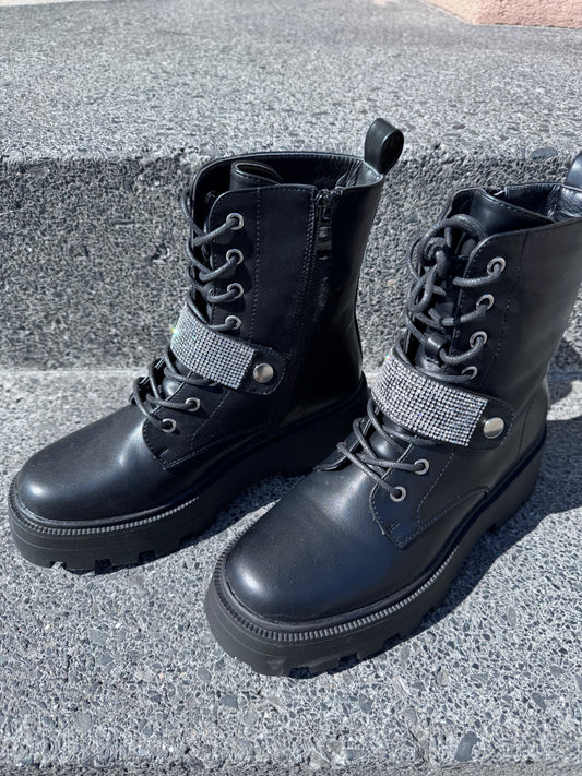 Stiefeletten mit Glitzerschnalle 103