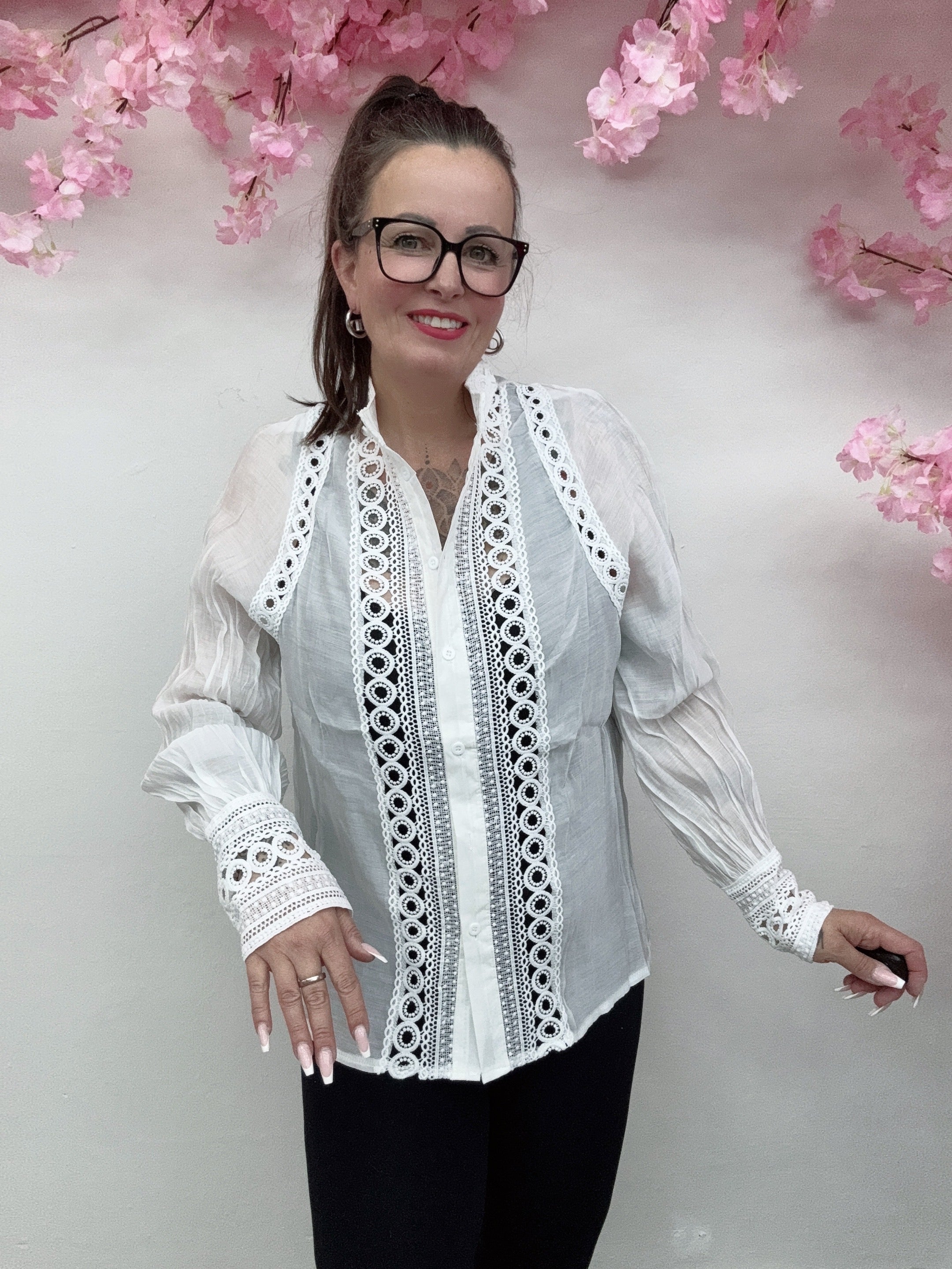 Bluse mit exclusiver Spitze  Gr. 34-38.    164