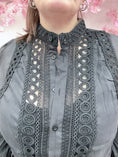 Bild in Galerie-Betrachter laden, Bluse mit exclusiver Spitze  Gr. 34-38.    164
